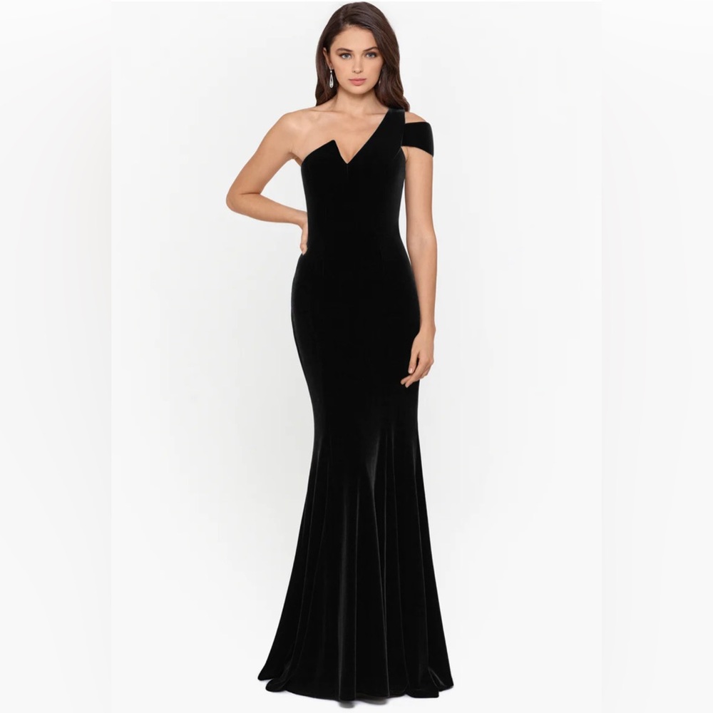 Betsy And Adam Long Black One Shoulder Formal Dress Size 4 $239
